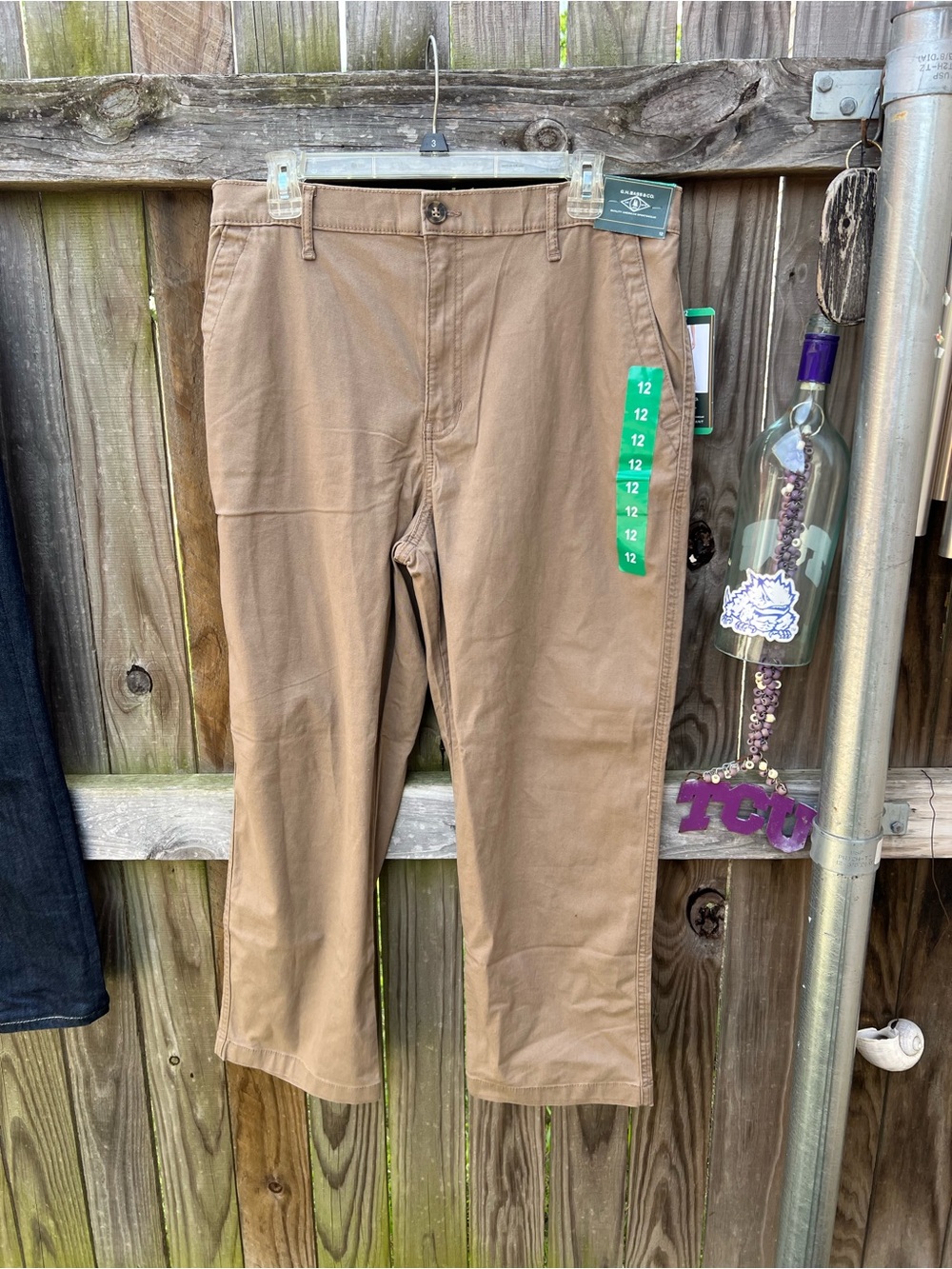 👗G.H. Bass & Co. Women’s ankle Chinos in Tan - Picture 4 of 9